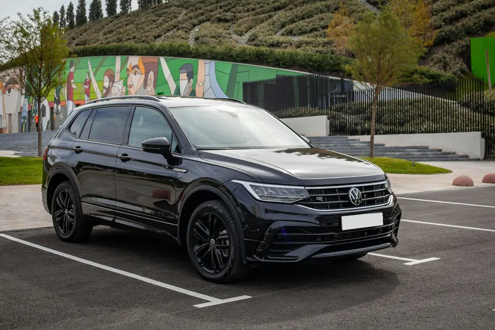 Schwarzer VW Tiguan